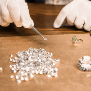 Valutazione Diamanti: Scopri il Valore Reale dei Tuoi Preziosi